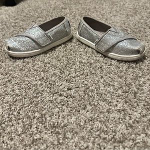 Girls silver glitter Toms